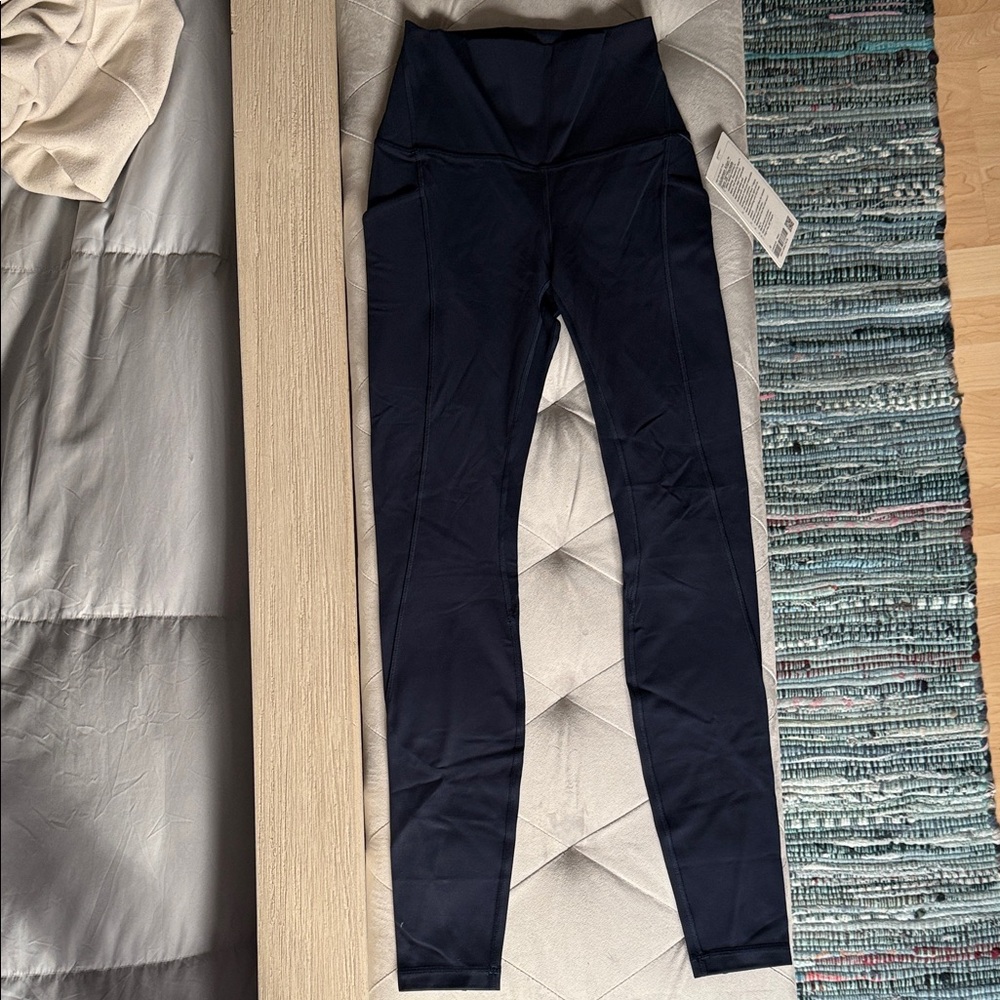 Lululemon Align 28” size 4 with pockets navy